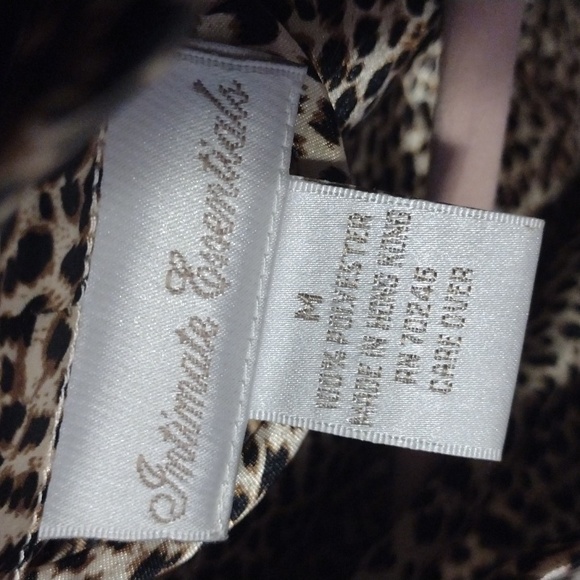 Intimate Essentials paisley leopard print robe size medium - Picture 5 of 6